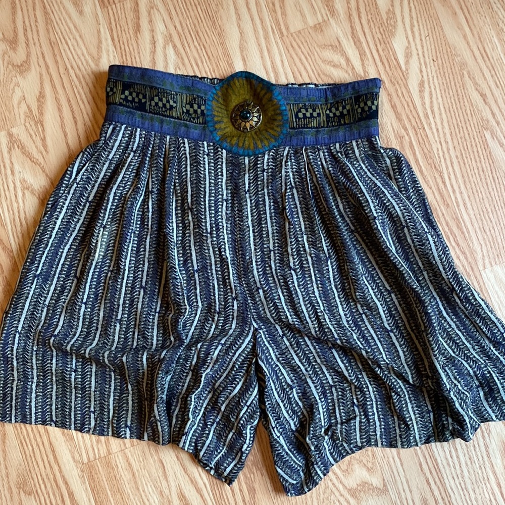 Vintage high waist shorts size 6